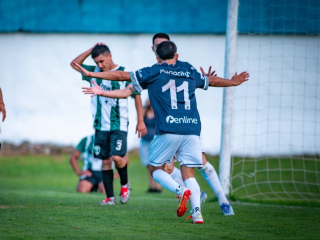 Racing gan� y se acomoda en la tabla de la Uni�n Deportiva